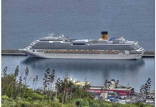 Atracado en Santa Cruz de Tenerife